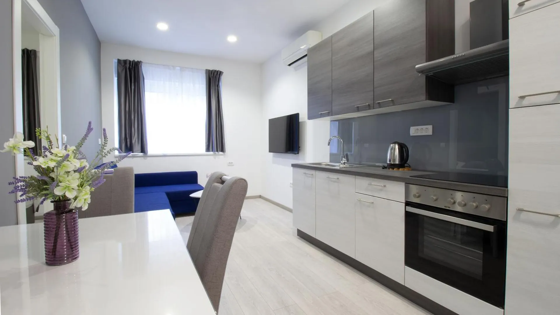 Split Urban Getaway Apartment